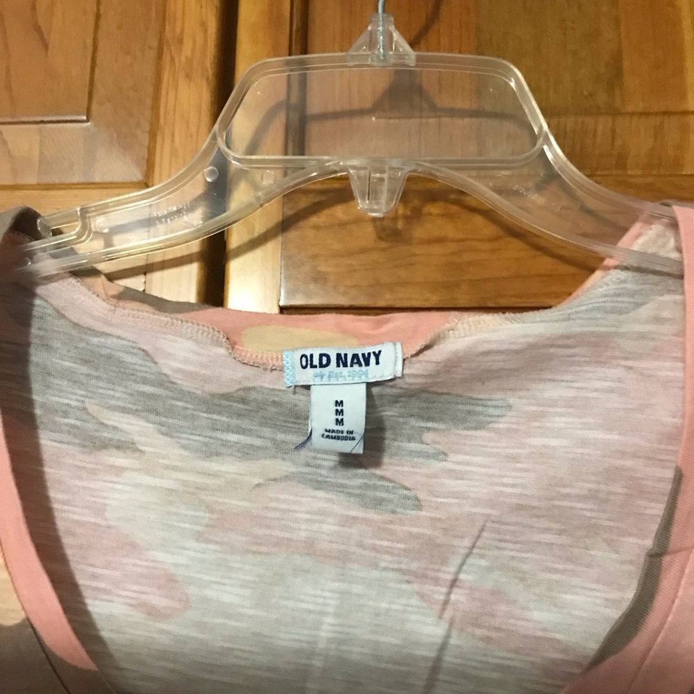 Old Navy Pink Camouflage T-Shirt - Picture 3 of 4